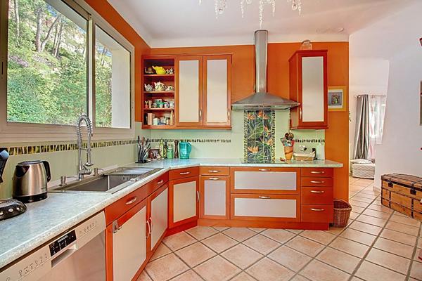 Maison familiale T7 de 210 m² avec vue panoramique sur l'étang , piscine hors-sol sur Vitrolles Nord