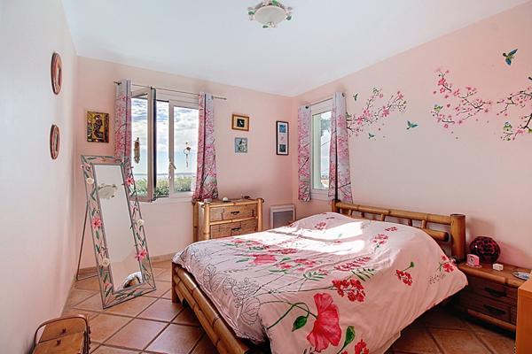 Maison familiale T7 de 210 m² avec vue panoramique sur l'étang , piscine hors-sol sur Vitrolles Nord