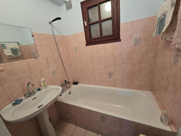 Charmante Maison à Vendre à Saint Gildas de Rhuys - Emplacement Idéal !