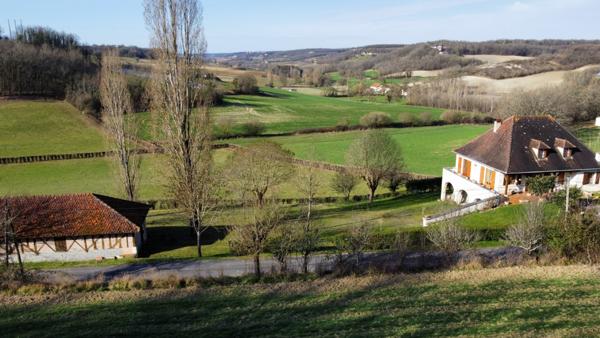 Maison 5 chambres, avec dépendance et belle vue dominante