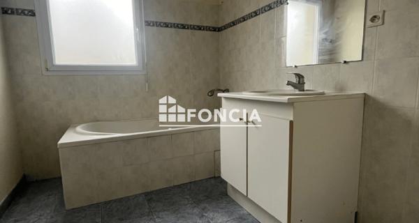 Location Maison 5 pièces 130.2 m² - Sablé-sur-sarthe 72300