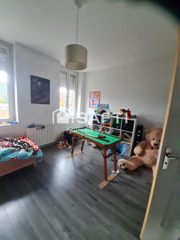 Proche de LENS, immeuble mixte rénové avec une habitation et un local commercial en activité