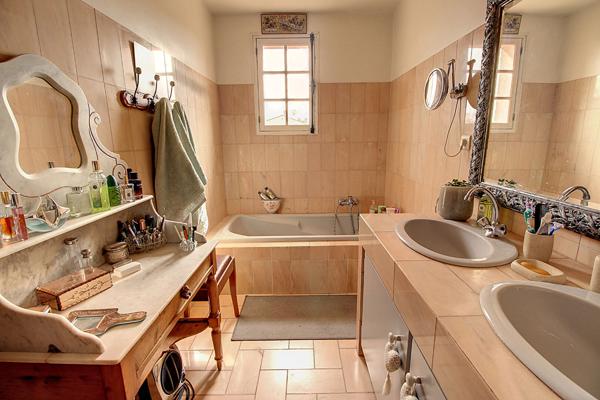 A vendre : Maison au coeur de village de Lorgues - 115m² - 3 chambres - 255m² de terrain