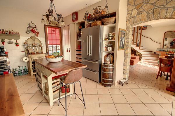 A vendre : Maison au coeur de village de Lorgues - 115m² - 3 chambres - 255m² de terrain