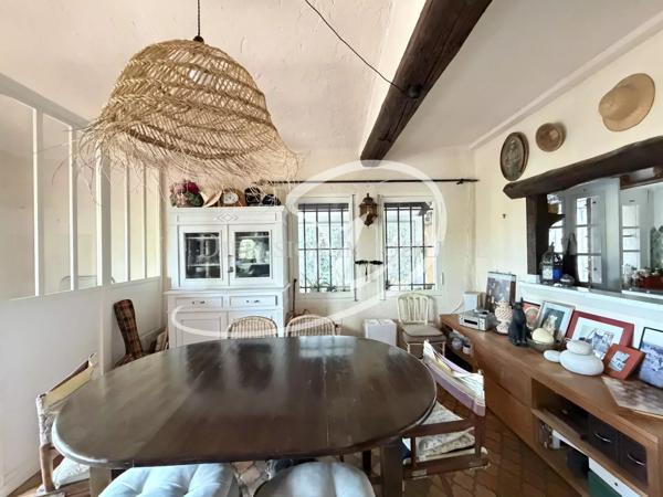 Maison  - 7 pièces  - 175.62 m² -  849 000 € - À vendre