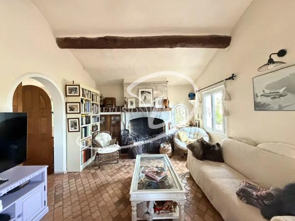 Maison  - 7 pièces  - 175.62 m² -  849 000 € - À vendre