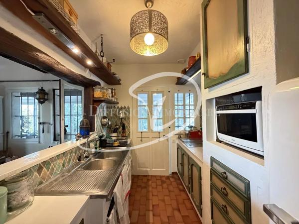 Maison  - 7 pièces  - 175.62 m² -  849 000 € - À vendre