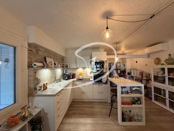 Maison  - 7 pièces  - 175.62 m² -  849 000 € - À vendre