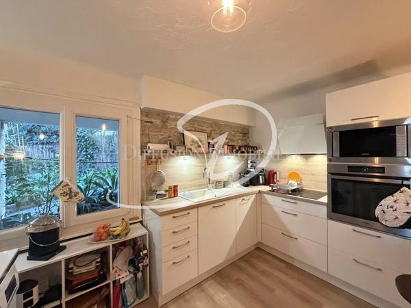 Maison  - 7 pièces  - 175.62 m² -  849 000 € - À vendre