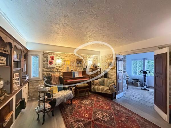 Maison  - 7 pièces  - 175.62 m² -  849 000 € - À vendre