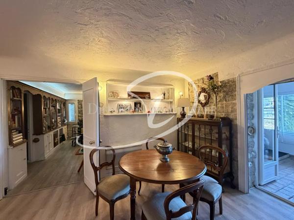 Maison  - 7 pièces  - 175.62 m² -  849 000 € - À vendre