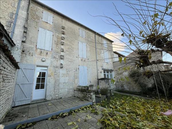 Maison à vendre |  Rouillac |  10 pièces | 227 m²