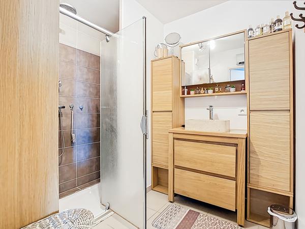 À vendre : Appartement 3 pièces 69 m2 à Marseille - Secteur Pointe Rouge