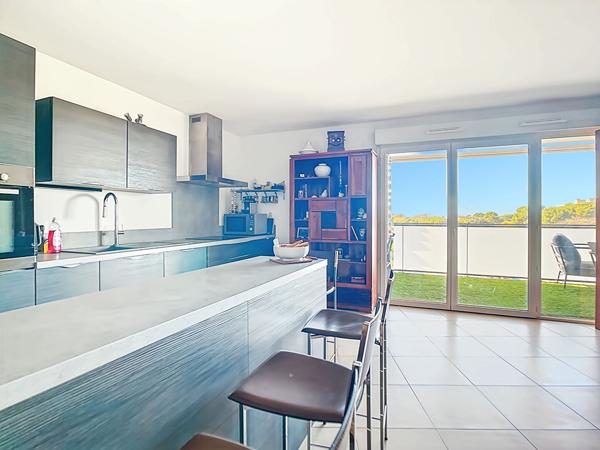 À vendre : Appartement 3 pièces 69 m2 à Marseille - Secteur Pointe Rouge