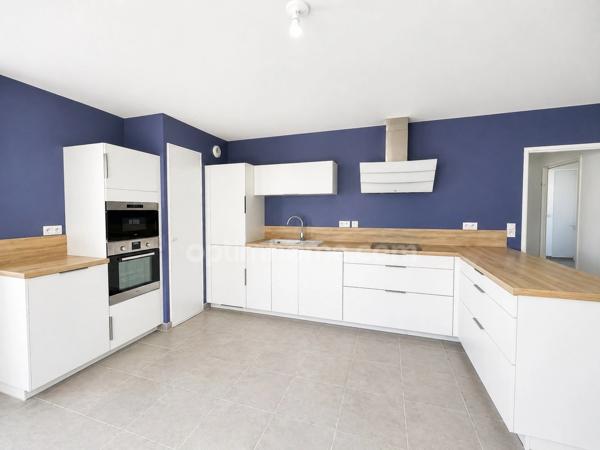 Appartement 3 pièces 83 m² - Dernier étage - Terrasse 18 m² - 2 Garages - Proche Ligne 2 Tram
