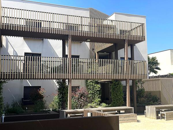 Appartement 3 pièces 83 m² - Dernier étage - Terrasse 18 m² - 2 Garages - Proche Ligne 2 Tram