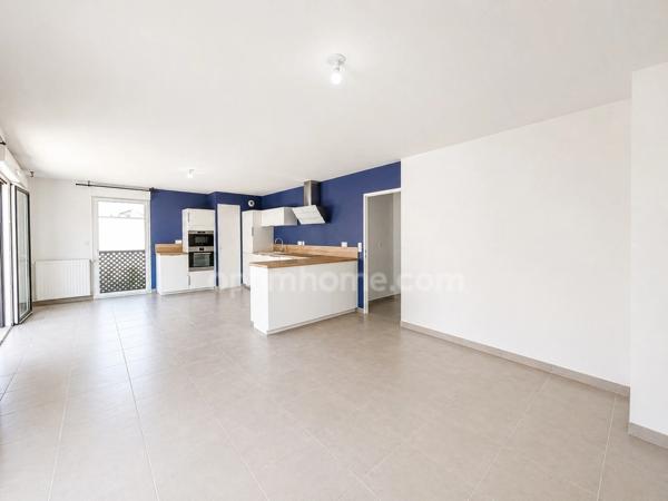 Appartement 3 pièces 83 m² - Dernier étage - Terrasse 18 m² - 2 Garages - Proche Ligne 2 Tram
