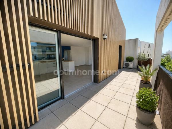 Appartement 3 pièces 83 m² - Dernier étage - Terrasse 18 m² - 2 Garages - Proche Ligne 2 Tram