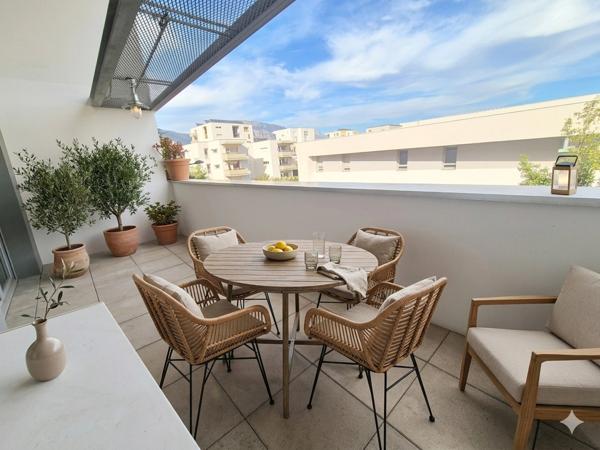 GRENOBLE SECTEUR RECHERCHÉ – DERNIER ÉTAGE – SUPERBE DUPLEX T4/T5 DE 99 M² AVEC TERRASSE ET VUE MONTAGNE