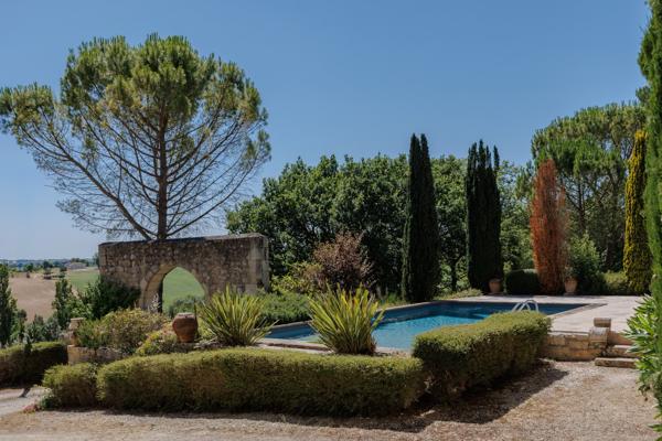 Château historique sur 19,5 hectares Condom