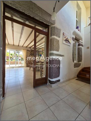 Maison à VILLEDIEU-LES-POELES, 50800 - 10 pièces 220m²