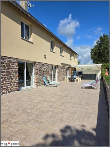 Maison à VILLEDIEU-LES-POELES, 50800 - 10 pièces 220m²