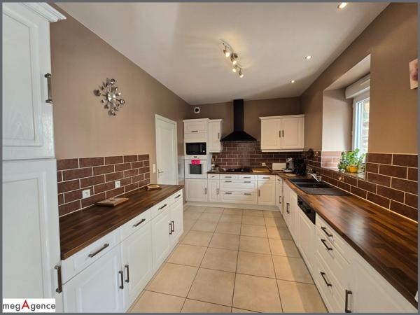 Maison à VILLEDIEU-LES-POELES, 50800 - 10 pièces 220m²