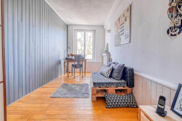 Grande maison - 4 chambres - beau jardin