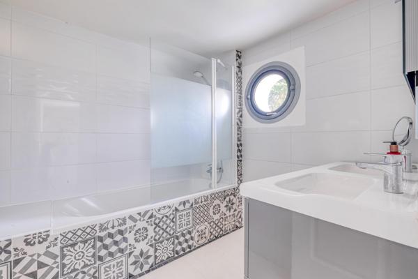 Grande maison - 4 chambres - beau jardin