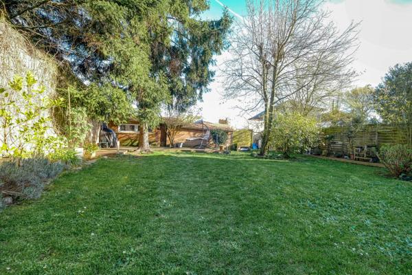 Grande maison - 4 chambres - beau jardin