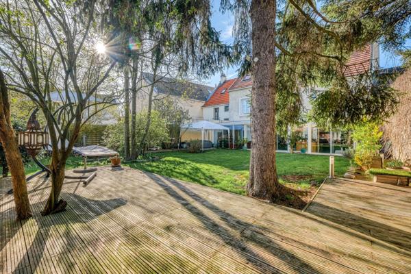 Grande maison - 4 chambres - beau jardin