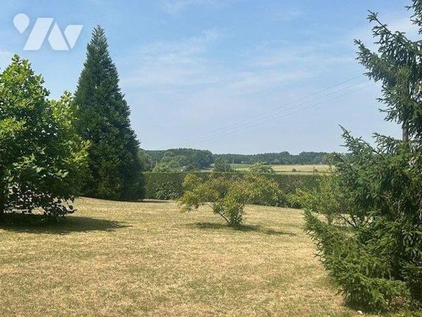 MAISON A VENDRE BAUGE EN ANJOU
Maison située 5 minutes de Baugé dans très bel environnement.
...