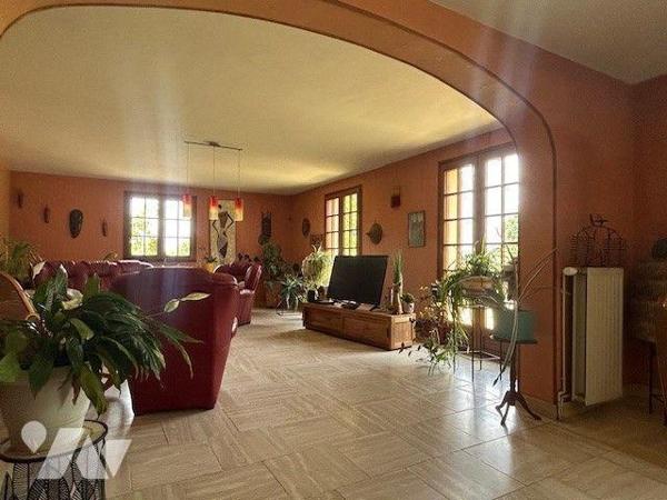 MAISON A VENDRE BAUGE EN ANJOU
Maison située 5 minutes de Baugé dans très bel environnement.
...