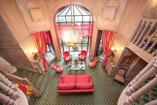 Paris XVI Passy appartement comme une maison avec terrasse et jardin