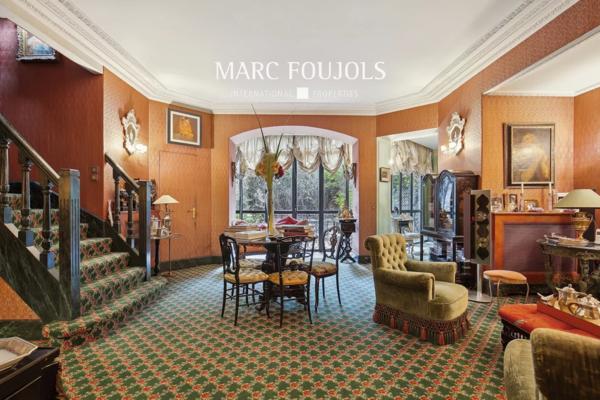 Paris XVI Passy appartement comme une maison avec terrasse et jardin