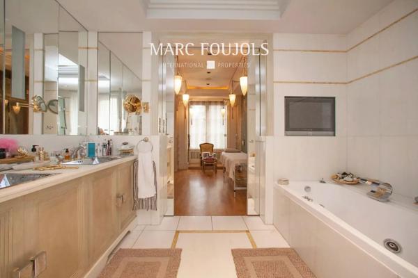 Paris XVI Passy appartement comme une maison avec terrasse et jardin