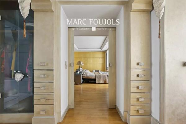 Paris XVI Passy appartement comme une maison avec terrasse et jardin