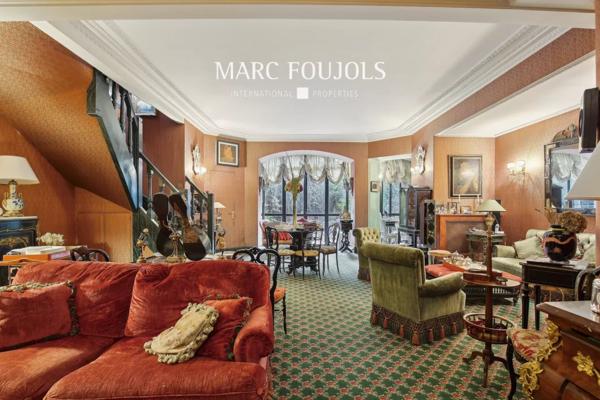 Paris XVI Passy appartement comme une maison avec terrasse et jardin