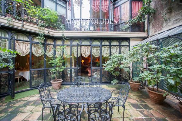 Paris XVI Passy appartement comme une maison avec terrasse et jardin