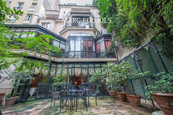 Paris XVI Passy appartement comme une maison avec terrasse et jardin