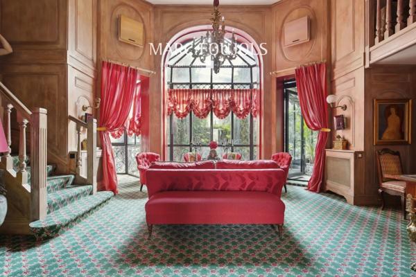 Paris XVI Passy appartement comme une maison avec terrasse et jardin