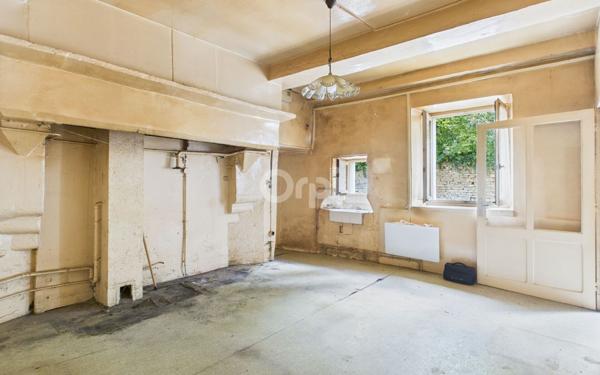 Maison à vendre    3 pièces •  Raze