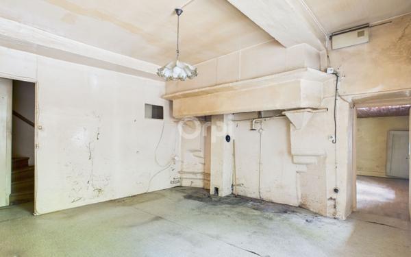 Maison à vendre    3 pièces •  Raze