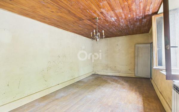 Maison à vendre    3 pièces •  Raze