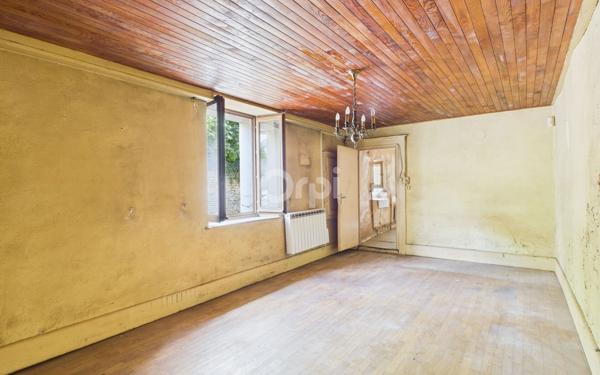 Maison à vendre    3 pièces •  Raze