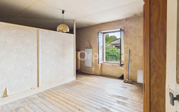 Maison à vendre    3 pièces •  Raze