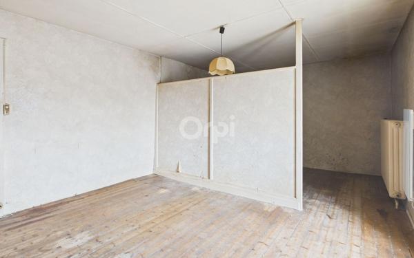 Maison à vendre    3 pièces •  Raze