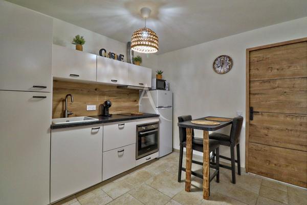 PROPRIETE DE 164.92 M2 AVEC TERRASSE JARDIN PARKING A GREOUX LES BAINS