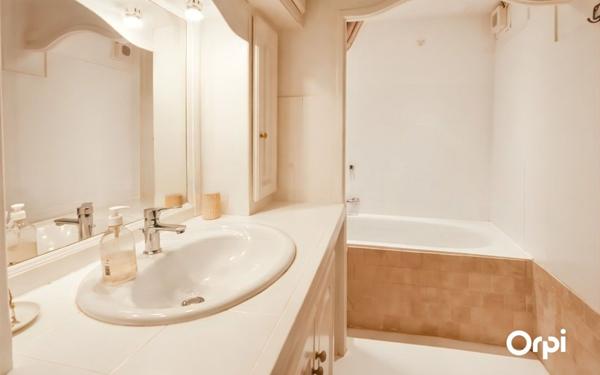 Appartement à vendre    4 pièces • 75,68 m2 Cogolin