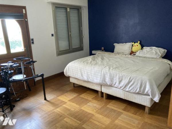 En centre ville maison traditionnelle sur terrain d'environ 1300 m²